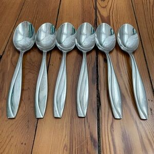 Set of 6 Oneida Groove Curved Stainless Steel Oval Spoons - 7 1/8"